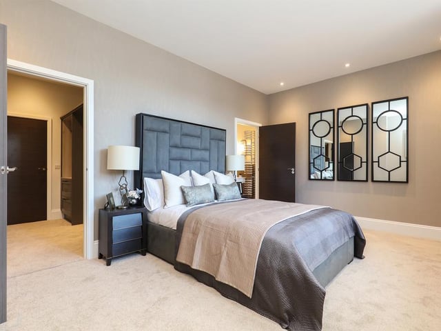 Both of the apartment's bedrooms benefit from stylish built-in wardrobes, and en-suites.