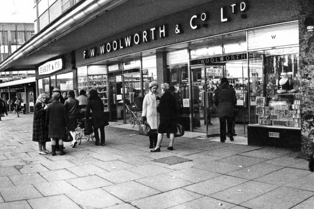 A lovely scene as shoppers chat with friends in this Jarrow scene. But can you spot anyone you know?