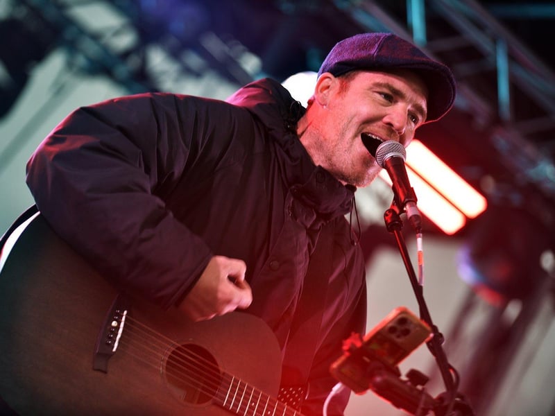 Gerry Cinnamon has become synonymous with TRNSMT, headlining the festival in 2021 and delivering a career-defining set that still has fans talking. With singalong anthems like “Belter” and “Canter,” Gerry’s connection with his audience is unparalleled. If he’s on the 2025 bill, you can expect Glasgow Green to turn into one massive party.