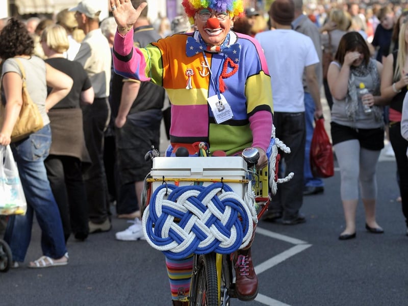 Knotty the clown, Anthony Ray, making his way down Albert Road in 2008. PICTURE: ALLAN HUTCHINGS (083941-766)