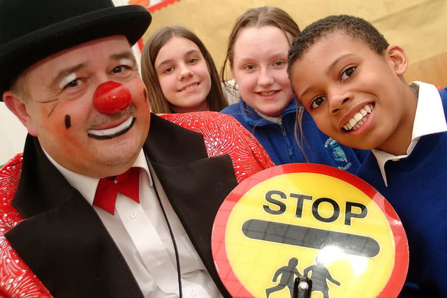 Richard Rozel the road safety clown visits Woodsetts Primary in 2007.
Picture: Richard Rozel with Kaisha Walker (11), Emma Brown (11) & Khalil Adesanya (11).
