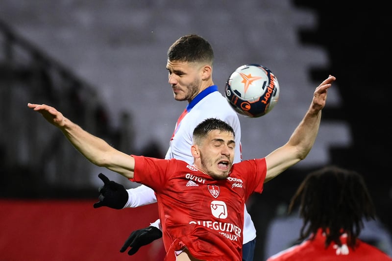 Leeds United will explore alternative targets after being left frustrated by Stade Brest's asking price for French left-back Romain Perraud. (Football Insider)