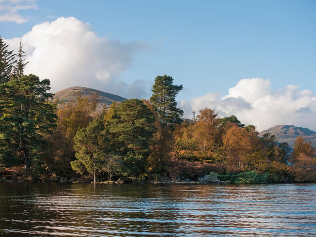 Surrounded by amazing mountain ranges like Ben Lomond and the Arrochar Alps, the area offers everything for outdoor enthusiasts, from hill walking to wake boarding