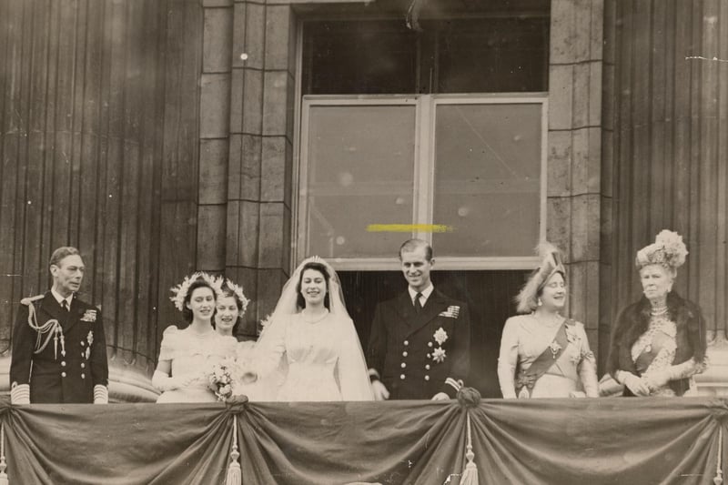 Members of the British royal family on the balcony at Buckingham Palace after the wedding of then Princess Elizabeth and Philip Mountbatten in 1947. (Photo: Evening Standard/Hulton Archive/Getty Images)