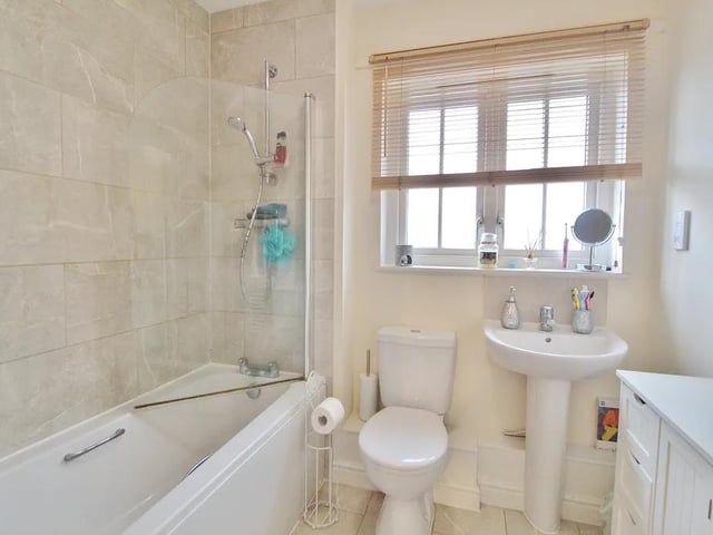 This two bedroom flat in Newlands Avenue, Waterlooville, is on sale under a shared ownership basis for £105,000. It is listed by Jeffries & Dibbens Estate and Lettings Agents - Waterlooville.