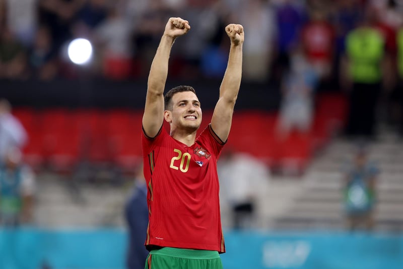 Roma are believed to be keen on signing full-back Diogo Dalot from Man Utd, as Jose Mourinho eyes a reunion with the player he brought to Old Trafford in 2018. The 22-year-old made his senior debut for Portugal in a 2-2 Euro 2020 draw with France earlier this year. (Calciomercato)