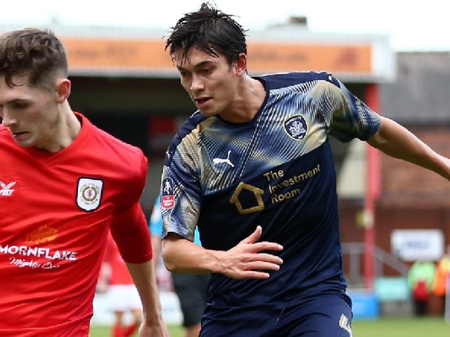 The midfielder helped Barnsley to League One promotion in 2019, having previously played for Sparta Rotterdam.