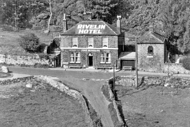 An elevated view of Rivelin Hotel (also known as Rivelin Tavern) on Tofts Lane, Sheffield, in September 1982. It was built in the 1850s as a mill cottage and converted into a pub several years later