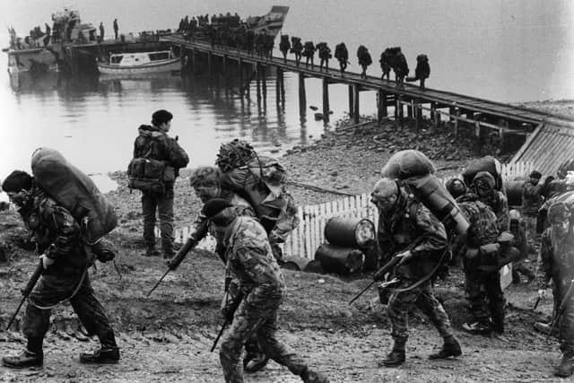 British troops arriving in the Falklands Islands during the Falklands War.   (Photo by Fox Photos/Getty Images)