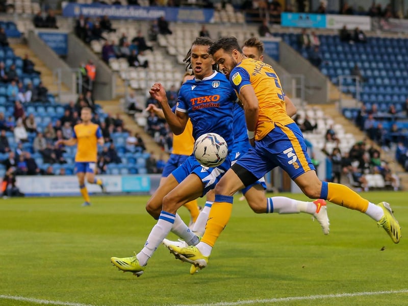 Stephen McLaughlin attempts the cross