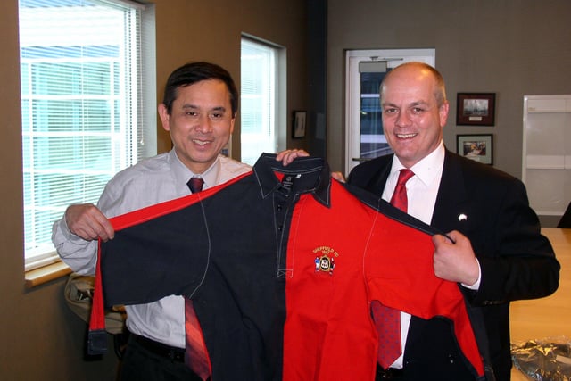 Chamber of Commerce Chief Executive Nigel Tomlinson presented a Sheffield FC shirt to the Chairman of the Pittsburgh University Sports Medical Centre, Dr. Freddie Fu in 2003