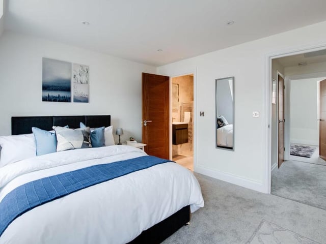 This 3-bedroom, new-build townhouse is up for £575,000. View it here: https://bit.ly/2Lx2wvP