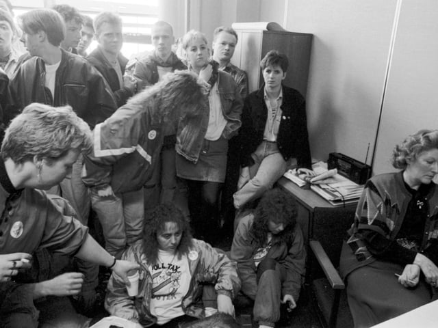 Protesters from the Anti-Poll Tax Federation demonstrate at the offices of Strathclyde Regional Council leader Charles Gray in April 1990.