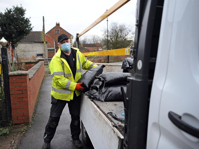 A Doncaster Council worker pictured delivering Sandbags to residents in Fishlake. Picture: NDFP-19-01-21-FloodAlert Fishlake 2-NMSY