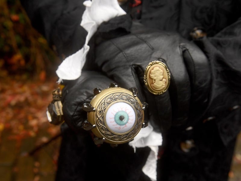 Step into a fascinating world where Victorian aesthetics meet futuristic technology at the Haworth Steampunk Weekend. Taking place on Saturday, May 3rd and Sunday, May 4th, 2025, this event fills the historic village of Haworth with elaborate costumes, gadgets, and entertainment 📌 Butt Lane, Haworth, Haworth, West Yorkshire, BD22 8QJ.