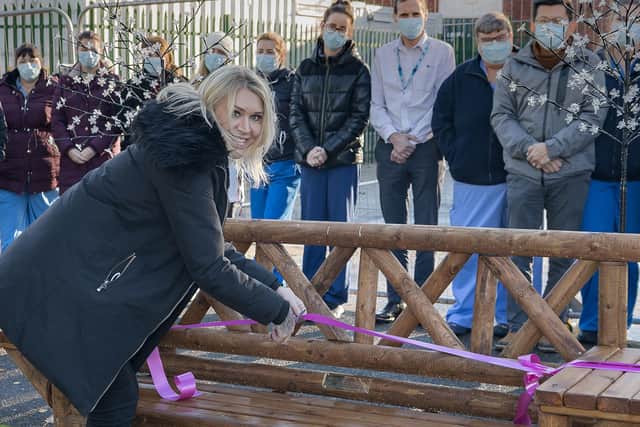 S Club 7 star Jo O’Meara made a surprise appearance at Rotherham Hospital last week to unveil a memorial bench