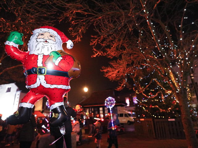 Emsworth Christmas lights switch on, St Peter's Square, Emsworth
Picture: Chris Moorhouse (jpns 031221-54)