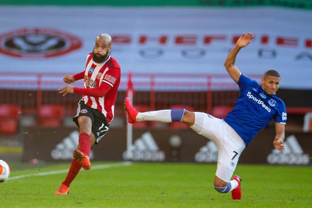 Sheffield United's David McGoldrick (L) is challenged by Everton's Richarlison during the English Premier League match at Bramall Lane: Xinhua/Alamy Live News