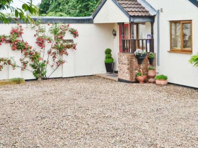 Brook Lodge Country Cottage, High Street, Wroot, Doncaster, DN9 2BT. Rating: 4.2/5 (based on 5 Google Reviews).