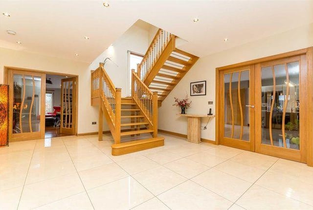 The entrance porch is bright, well-lit and stylish. The hallway connects all the rooms on the ground floor.