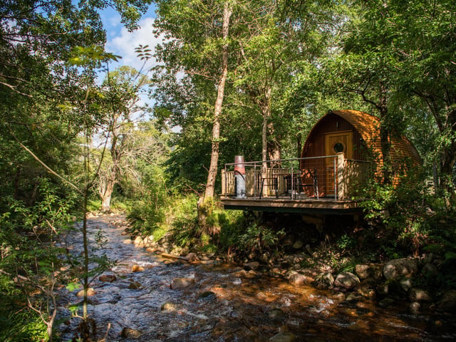 Find sanctuary on the riverbank where these cute ensuite luxury lodges have their own private veranda and outdoor hotub to help take the strain away.