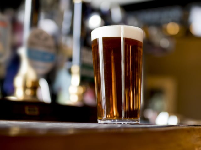 A) Gellions Bar, Inverness
B) The Drover's Inn, Loch Lomond
C) The Allison Arms, Glasgow
D) The Horseshoe Bar, Glasgow