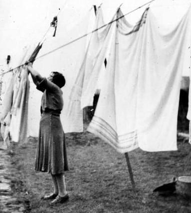 Mavis Howes hanging out her washing in Shiregreen in the 1940s