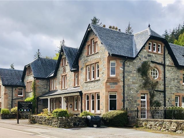 High standard 4-star Inn positioned at the meeting of the 'Great Glen Road' and 'Road to the Isles' - £1,850,000.