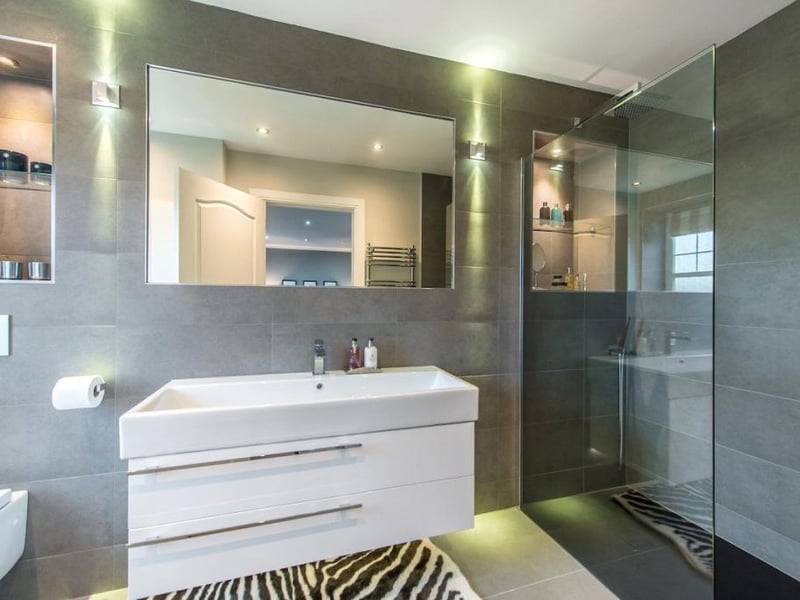 Bedroom 2 en-suite.
