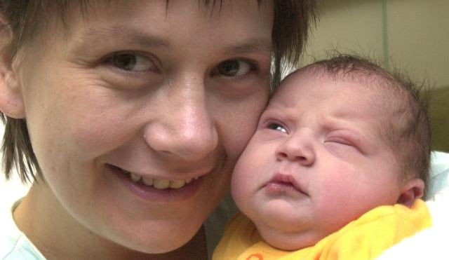 Baby Amelia with mum Debroah Lindsay. December 2000.
