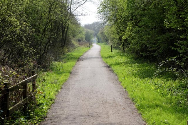 This long-distance route passes by rivers, canals and through historic towns and cities in the North of England. The Garforth to Woodlesford section is a particularly scenic part of the trail, offering countryside views.