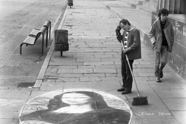 A road sweeper stops to admire a chalk drawing of the Mona Lisa on the pavement outside the Royal Scottish Academy in Edinburgh, September 1983.