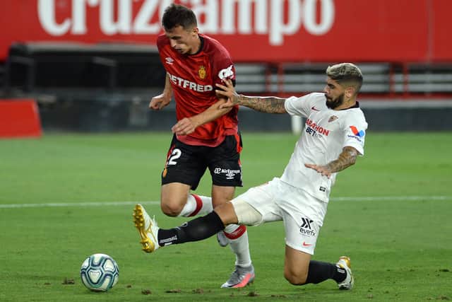 Sevilla's Argentinian midfielder Ever Banega (R) vies with Real Mallorca's Croatian forward Ante Budimir (Photo by CRISTINA QUICLER/AFP via Getty Images)
