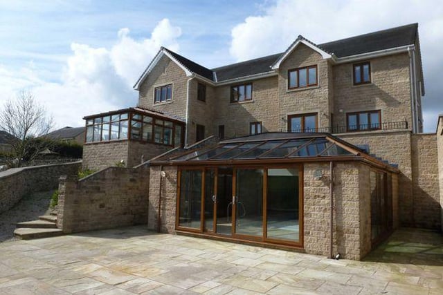 This five bedroom house has a leisure complex including swimming pool, jacuzzi, sauna and gym.