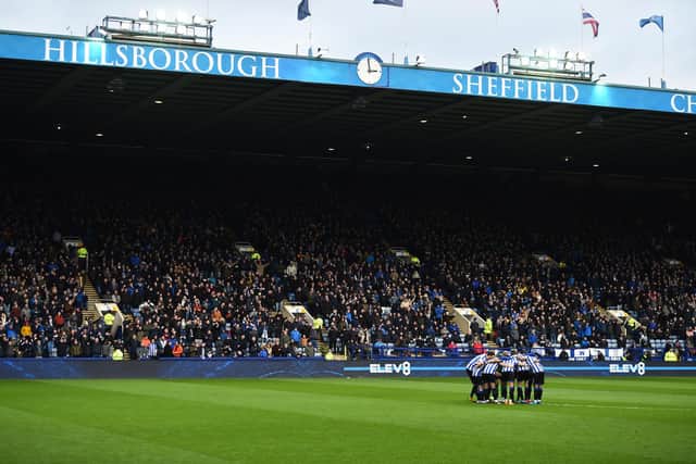 SHEFFIELD, ENGLAND - FEBRUARY 01: A general view as Sheffield Wednesday players gather in a team huddle during the Sky Bet Championship match between Sheffield Wednesday and Millwall at Hillsborough Stadium on February 01, 2020 in Sheffield, England. (Photo by Nathan Stirk/Getty Images)