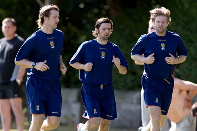 14/08/06
SCOTLAND TRAINING
ST ANDREWS
Andy Webster (left) warms up with former team-mates Paul Hartley (centre)and Steven Pressley
