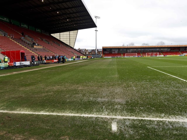 A bit of water near the by-line but enough to warrant a postponement after the rain had stopped?