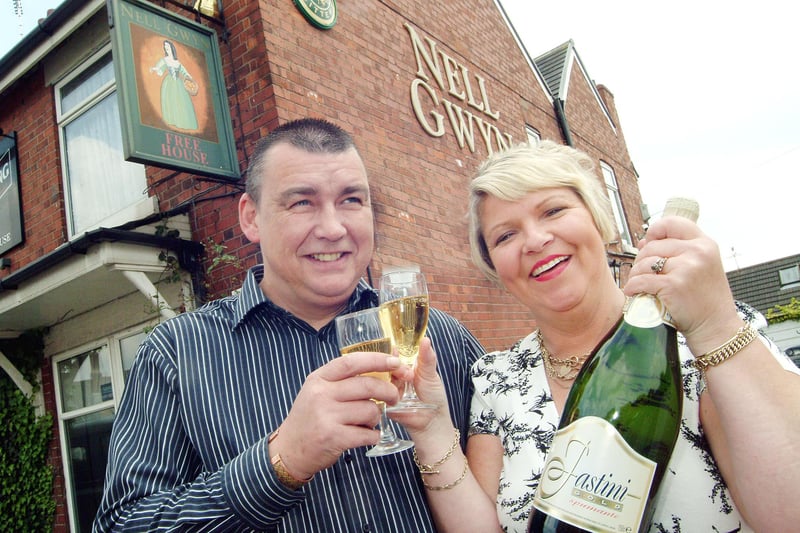 David Hemmings and Sandra Ross, landlord and lady of the Nell Gwyn on Sutton Road, Mansfield.