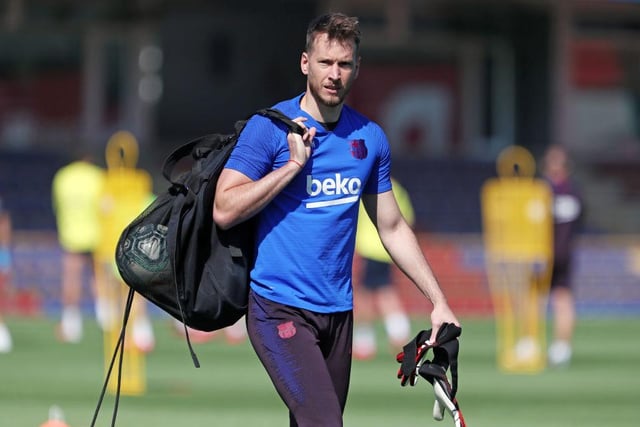 Chelsea have enquired about Barcelona goalkeeper Neto, who has been told he is surplus to requirements at the Nou Camp. (Daily Express)