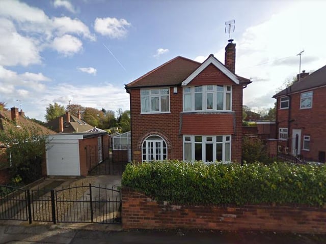 This three bedroom house has an extended kitchen and traditional features. Marketed by Yopa on 02475 060032.