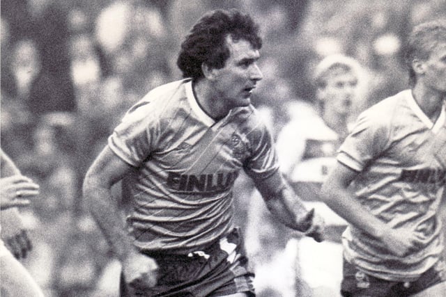 Lawrie Madden played ten times for Mansfield in 1975 as an amateur at the start of his career. After making his name with Sheffield Wednesday, the defender ended his career with Chesterfield, where he played 37 times between 1993 and 1996.