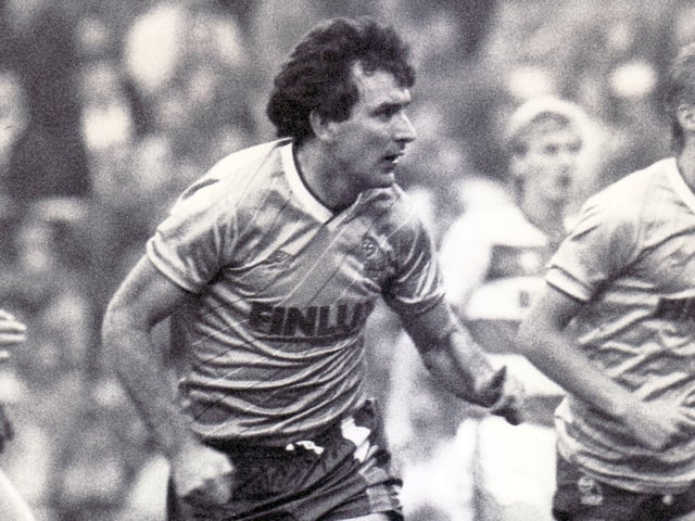 Lawrie Madden played ten times for Mansfield in 1975 as an amateur at the start of his career. After making his name with Sheffield Wednesday, the defender ended his career with Chesterfield, where he played 37 times between 1993 and 1996.
