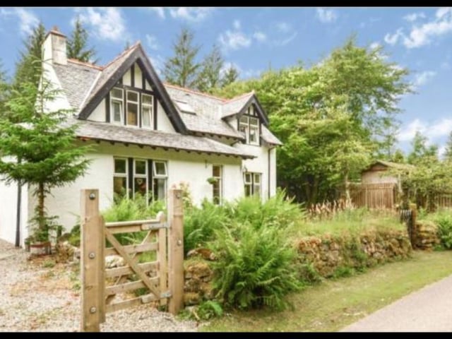 This historic property dates back to before 1946, when it was the Station Master’s house for Invergarry Station, found on the old railway line between Fort Augustus and Fort William. If you want a bit of history in your home, alongside direct access to the shores of Loch Oich and the Caledonian Canal, this is perfect for you.
270,000 GBP