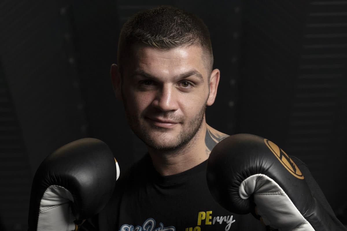 Perry Howe Perry Howe: Boxing binman from Sheffield quits day job to pursue ...