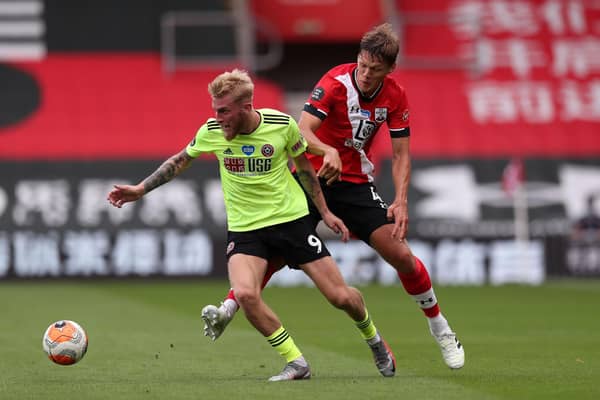 Oliver McBurnie of Sheffield United turns away from Jannik Vestergaard of Southampton (Photo by Naomi Baker/Getty Images)