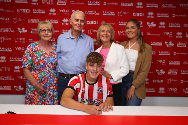 Oliver Arblaster signs a new contract with Sheffield United surrounded by some of his proud family: Simon Bellis/Sportimage