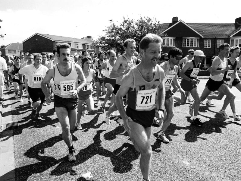 Runners of Gosport run the 10K marathon in 1993. The News PP4022