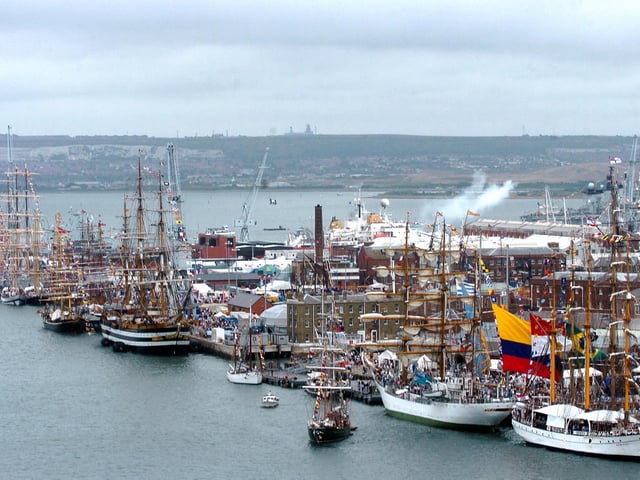International Festival of the Sea 2nd July 2005. Picture: Matt Scott-Joynt 053113-70