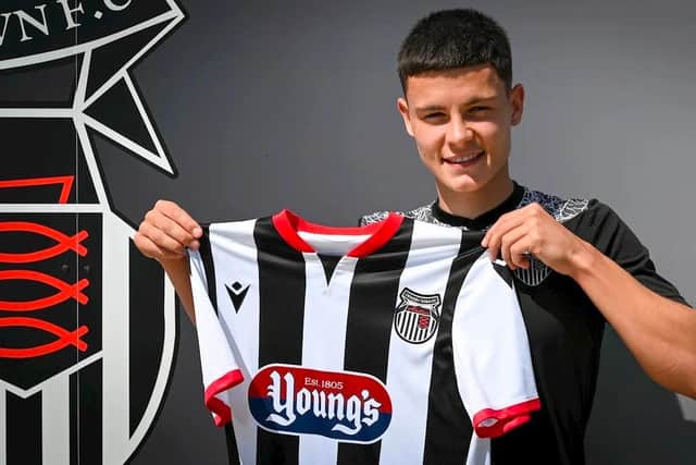 Grimsby Town have signed Sheffield Wednesday's Alex Hunt on loan. (Sam Strandt - grimsby-townfc.co.uk)
