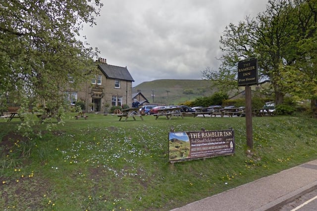 Close to Kinder Scout, the inn serves traditional roast topside of beef or roast pork with roast potatoes, mash potatoes, homemade yorkshire pudding, seasonal vegetables
 and gravy.